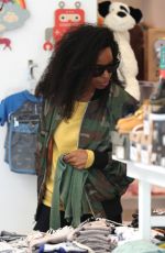 KELLY ROWLAND Shopping at Kitross Kids in West Hollywood 04/19/2018