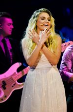 KELSE BALLERINI at 2018 ACM Awards in Las Vegas 04/15/2018