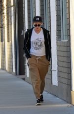 KRSITEN STEWAR Heading to s Spa in Los Angeles 04/18/2018