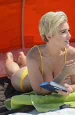 LAUREN ELIZABETH HUBBARD in Bikini at a Beach in Clearwater 04/28/2018