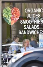 LESLIE BIBB and ALYSON HANNIGAN Out for Lunch in Studio City 04/10/2018