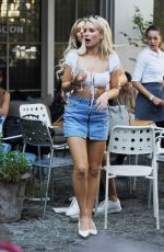 LOTTIE MOSS at Bluebird Cafe in London 04/19/2018