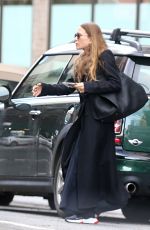 MARY KATE OLSEN Leaves Her Office in New York 04/05/2018