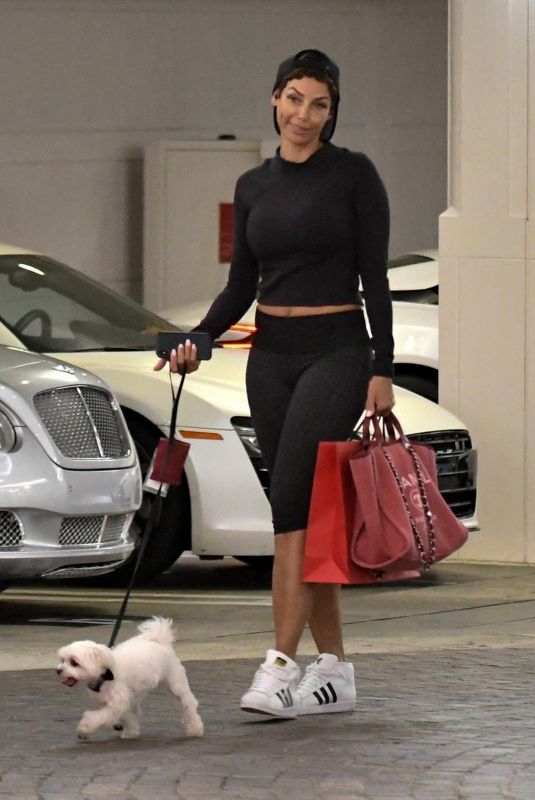 NICOLE MURPHY Out with Her Dog in Beverly Hills 03/31/2018