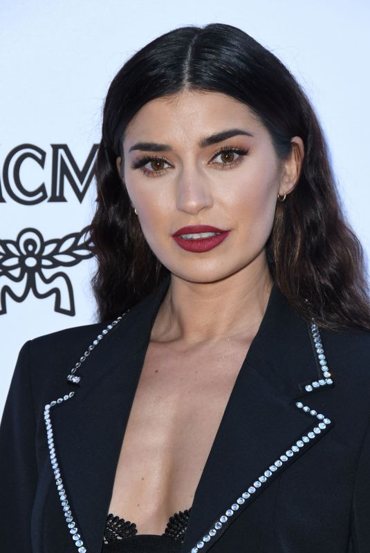 NICOLE WILLIAMS at Daily Front Row Fashion Awards in Los Angeles 04/08/2018