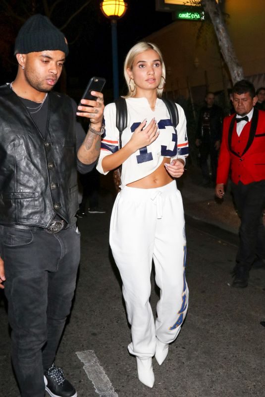 PIA MIA PEREZ Out and About in Los Angeles 04/19/2018