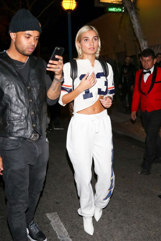 PIA MIA PEREZ Out and About in Los Angeles 04/19/2018