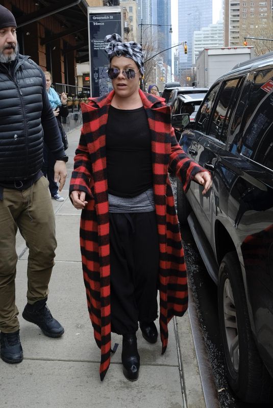 PINK Leaves Her Hotel in New York 04/04/2018