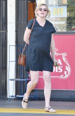 Pregnant KIRSTEN DUNST at a Liquor Store in Los Angeles 04/04/2018