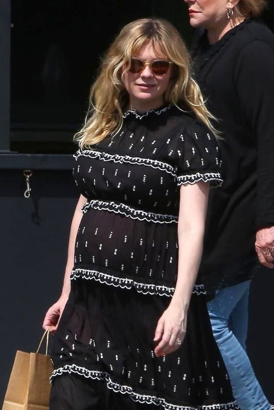 Pregnant KIRSTEN DUNST Out and About in Toluca Lake 04/03/2018
