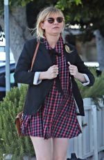 Pregnant KIRSTEN DUNST Out for Breakfast in Toluca Lake 04/13/2018