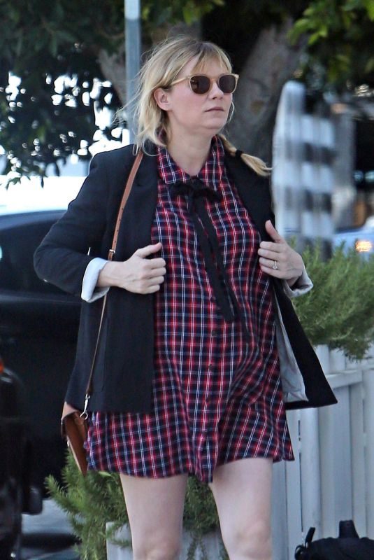 Pregnant KIRSTEN DUNST Out for Breakfast in Toluca Lake 04/13/2018