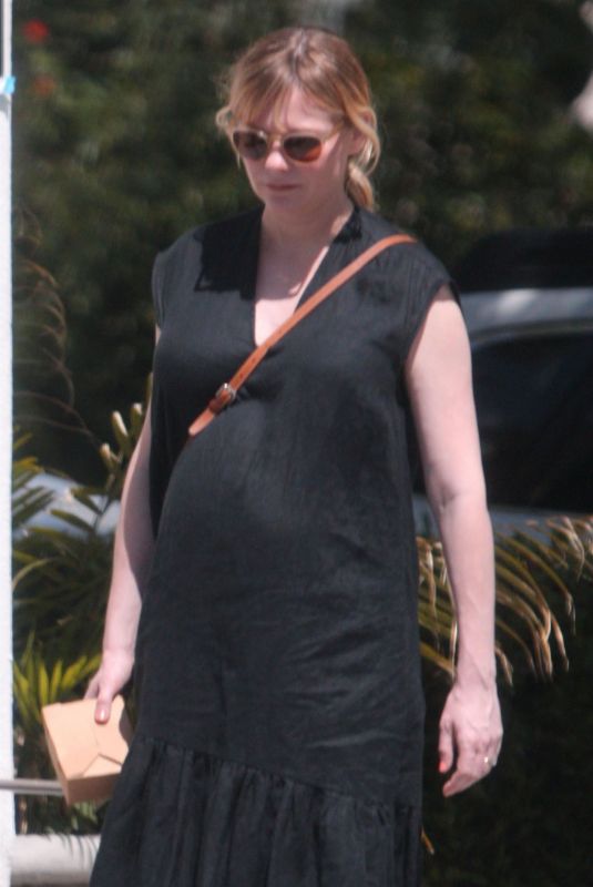 Pregnant KIRSTEN DUNST Out for Lunch in Toluca Lake 04/10/2018