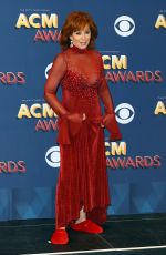 REBA MCENTIRE at 2018 ACM Awards in Las Vegas 04/15/2018