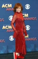 REBA MCENTIRE at 2018 ACM Awards in Las Vegas 04/15/2018