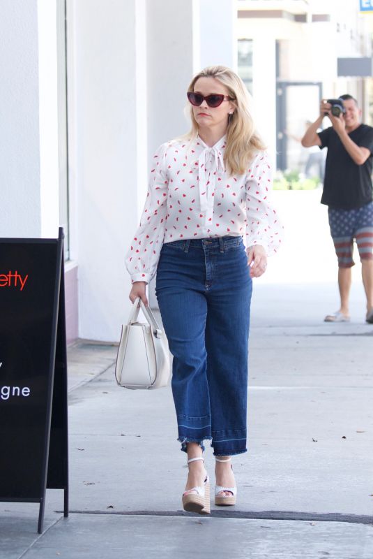 REESE WITHERSPOON Heading to a Business Meeting in Los Angeles 04/23/2018
