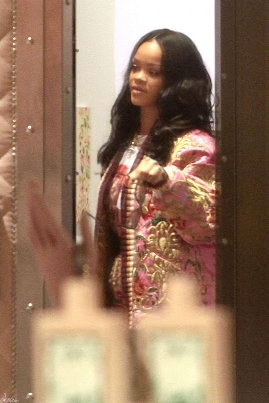 RIHANNA Out Shopping in Milan 04/06/2018