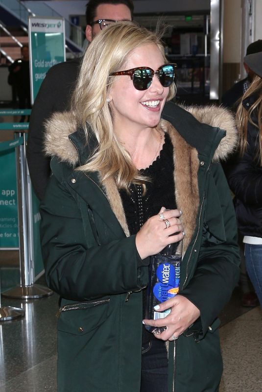 SARAH MICHELLE GELLAR at Los Angeles International Airport 04/10/2018