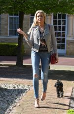 STEPHANIE PRATT Walks Her Dog Out in London 04/18/2018