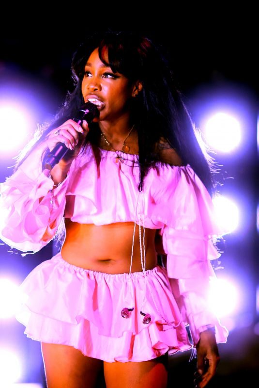 SZA Performs at Coachella Valley Music & Arts Festival in Palm Springs 04/13/2018