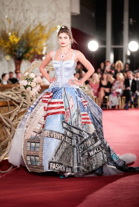TAYLOR HILL at Dolce & Gabbana Alta Moda Fashion Show in New York 04/08/2018