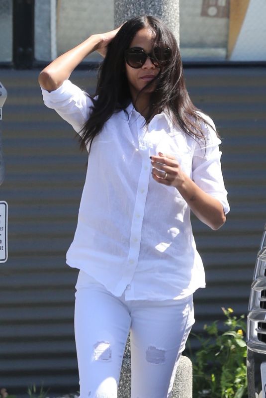 ZOE SALDANA Shopping at Bristol Farms in Beverly Hills 04/14/2018