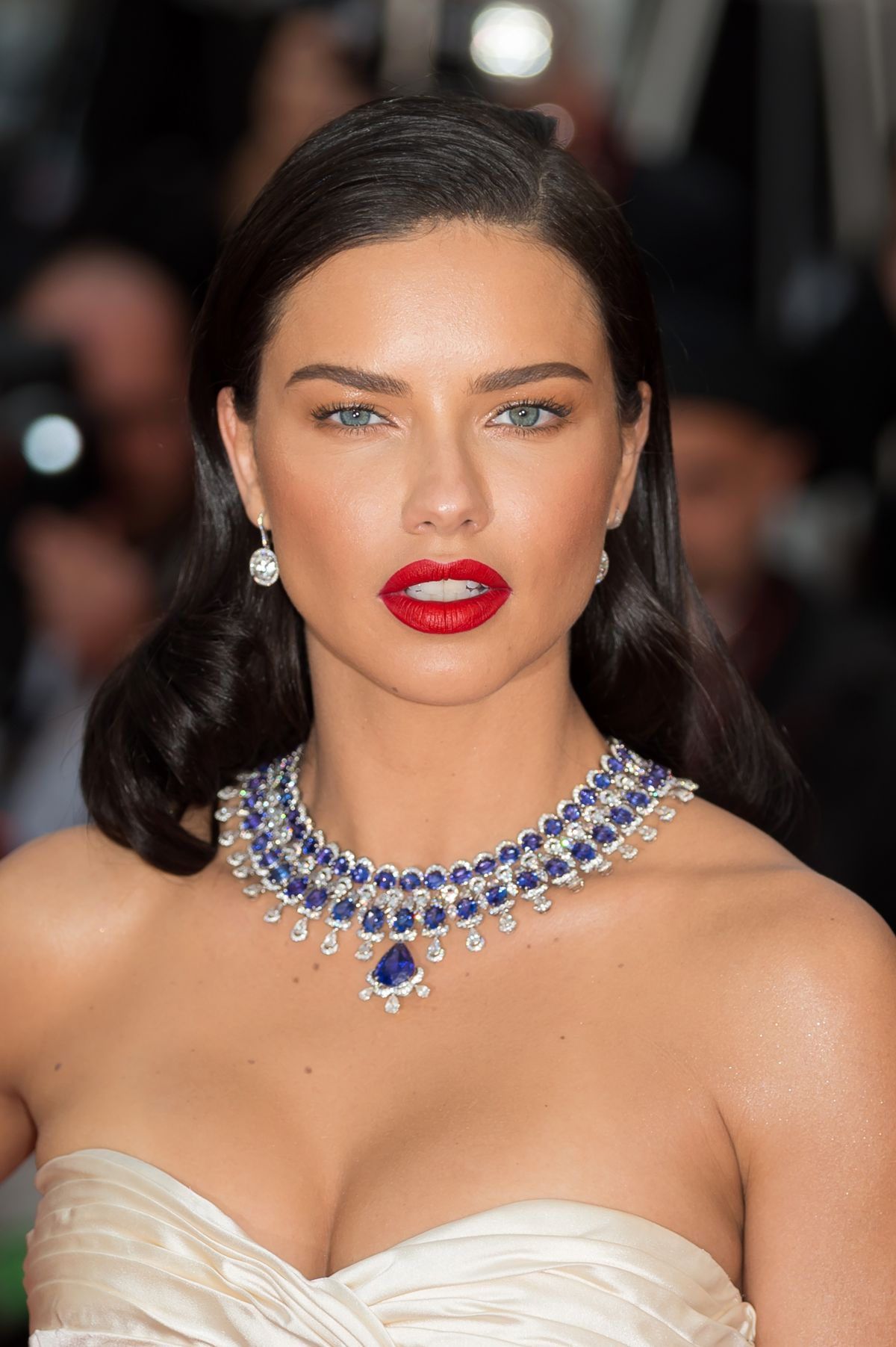 adriana-lima-at-burning-premiere-at-71st-annual-cannes-film-festival-05-16-2018-9.jpg
