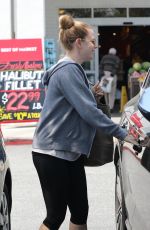 AMY ADAMS Shopping at Bristol Farms in Beverly Hills 05/17/2018