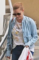 AMY ADAMS Shopping at Tom