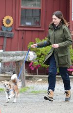 ANNE HATHAWAY at a Farm Stand in Easton 05/13/2018