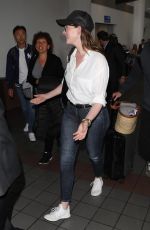 ANNE HATHAWAY at Los Angeles International Airport 05/15/2018