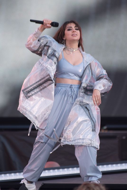 CHARLI XCX Performs at Concert in Santa Clara 05/11/2018