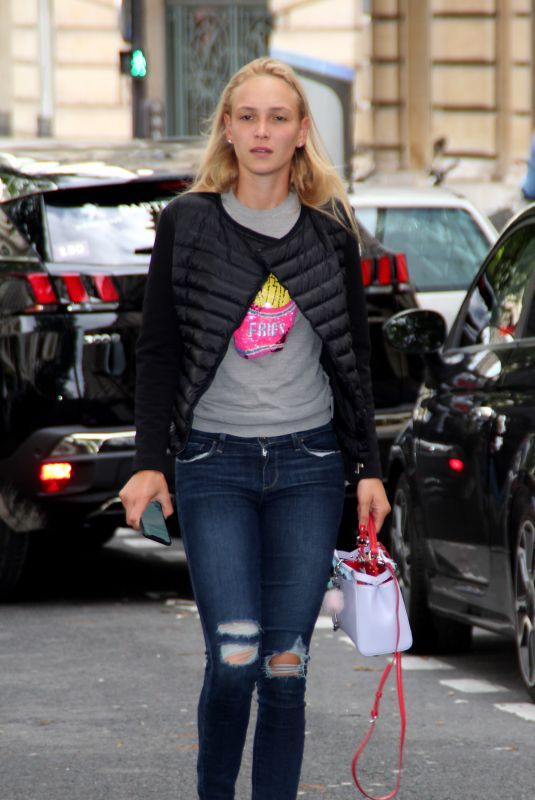 DONNA VEKIC Out and About in Paris 05/30/2018
