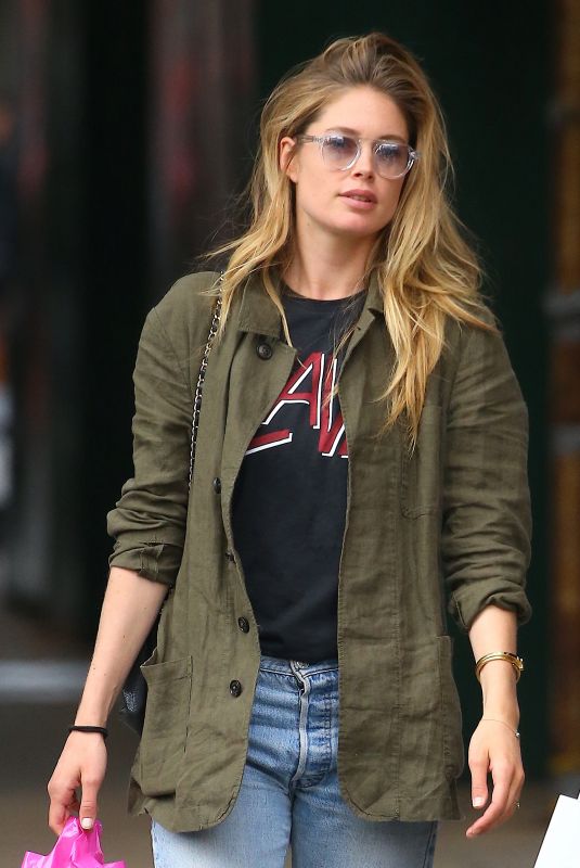 DOUTZEN KROES Out and About in New York 05/04/2018