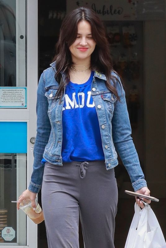 EIZA GONZALEZ Shopping at Petco in Studio City 05/20/2018