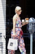 ELIZABETH BANKS Leaves Alfred
