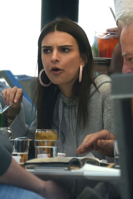 EMILY RATAJKOWSKI Out for Lunch n Los Angeles 05/25/2018