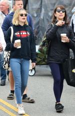 GENEVIEVE HANNELIUS Shopping at Farmers Market in Los Angeles 05/13/2018