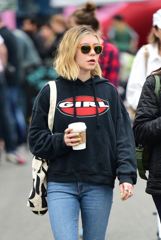 GENEVIEVE HANNELIUS Shopping at Farmers Market in Los Angeles 05/13/2018
