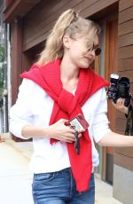 GIGI HADID Arrives at Her Home in New York 05/06/2018