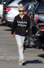 GWEN STEFANI in Ripped Jeand Out in Los Angeles 05/23/2018