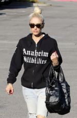 GWEN STEFANI in Ripped Jeand Out in Los Angeles 05/23/2018