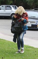 GWEN STEFANI Out and About in Los Angeles 05/19/2018