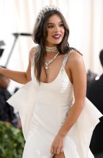 HAILEE STEINFELD at MET Gala 2018 in New York 05/07/2018