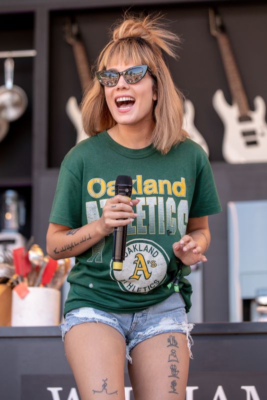 HALSEY PERFORMS at Bottlerock Music Festival at Napa Valley Expo 05/27/2018