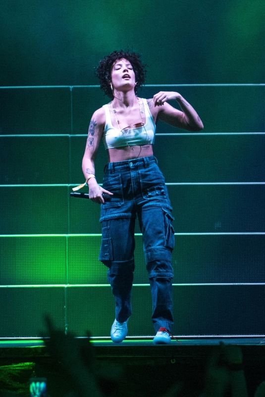 HALSEY Performs at Hangout Music Festival in Gulf Shores 05/19/2018