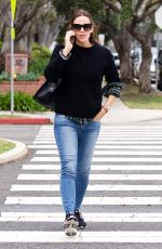 JENNIFER GARNER Out and About in Los Angeles 05/01/2018