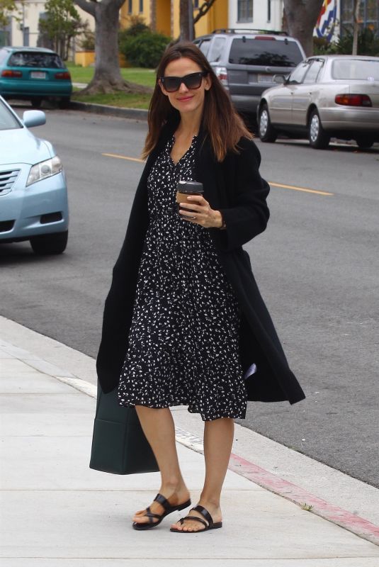 JENNIFER GARNER Out in Pacific Palisades 05/13/2018