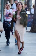 JOJO FLETCHER Out Shopping in Venice Beach 05/03/2018