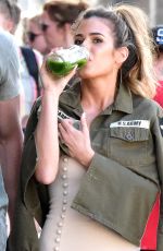JOJO FLETCHER Out Shopping in Venice Beach 05/03/2018